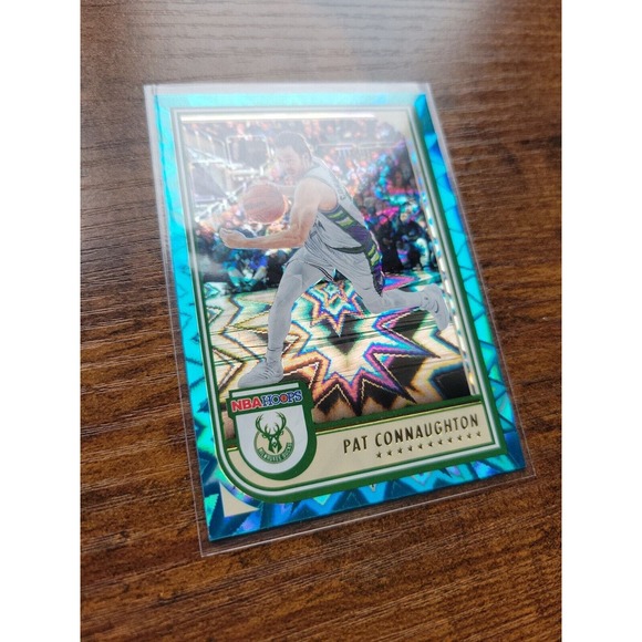 2022-2023 NBA Hoops #49 Pat Connaughton - Teal Explosion - Milwaukee Bucks - NBA - Picture 3 of 3